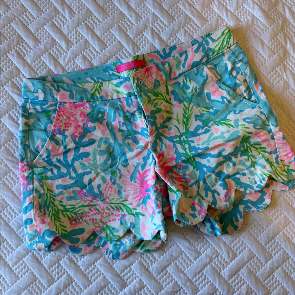 Lilly Pulitzer Buttercup Shorts in Coral Bay
